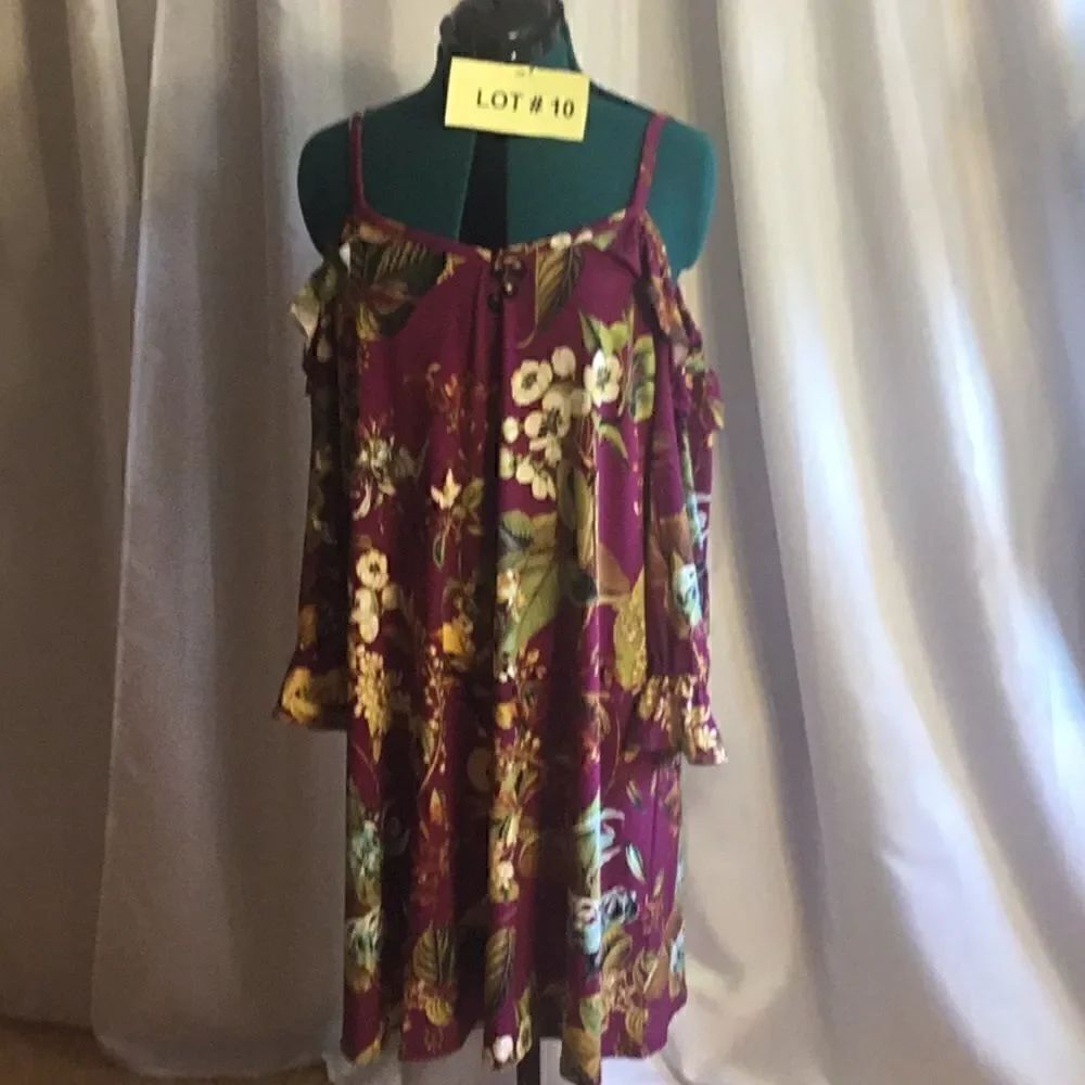 Boldly flowered dress with long sleeves, cold shoulder style in size large